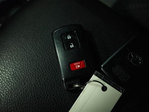 Used 2020 Toyota Tacoma TRD Off-Road AWD/4WD image 21
