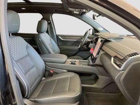 Used 2024 GMC Acadia Denali w/ Super Cruise Package image 31