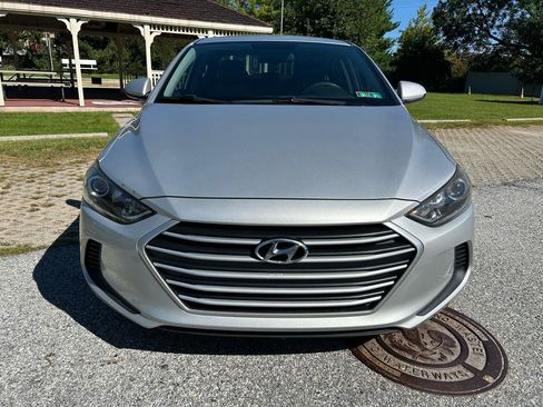 Used 2017 Hyundai Elantra SE FWD image 2