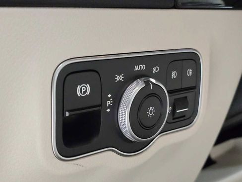 Used 2025 Mercedes-Benz GLA 250 4MATIC image 25