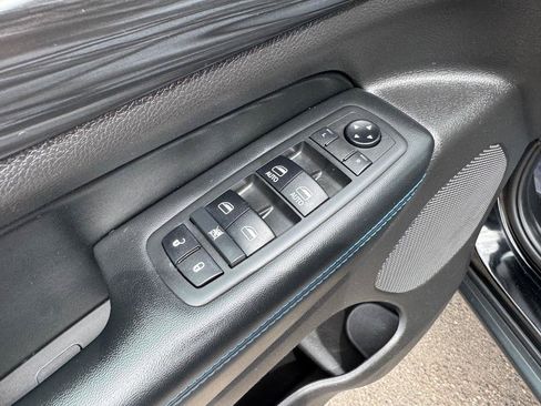 Used 2019 Jeep Grand Cherokee Laredo AWD/4WD image 17