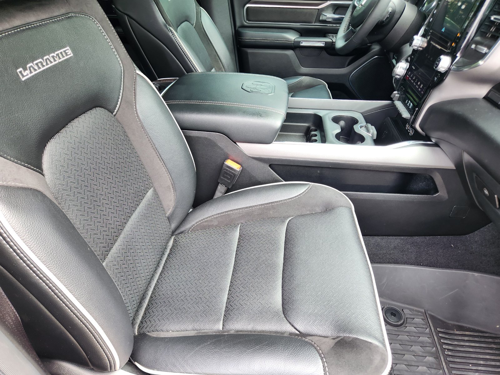 Used 2025 RAM 1500 Laramie w/ Laramie Southwest Edition AWD/4WD image 15