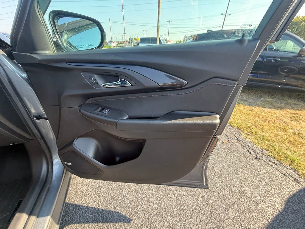 Used 2021 Chevrolet TrailBlazer RS w/ Sun and Liftgate Package FWD image 22