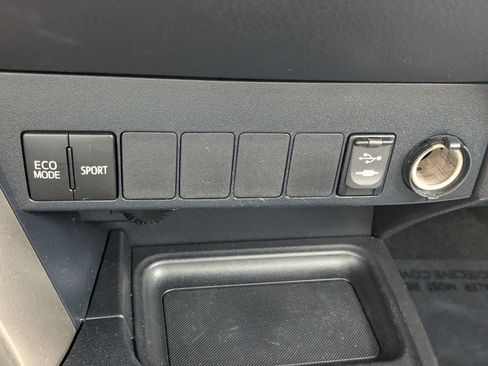 Used 2013 Toyota RAV4 XLE image 8