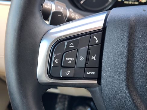 Used 2017 Land Rover Discovery Sport HSE Luxury image 27