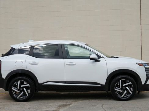 Used 2025 Nissan Kicks SV w/ SV Premium Package FWD image 46
