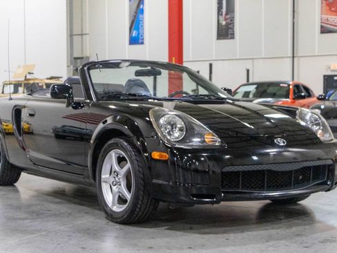 Used 2000 Toyota MR2 RWD image 8