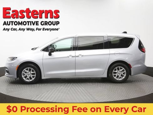Used 2024 Chrysler Pacifica Touring-L FWD image 60