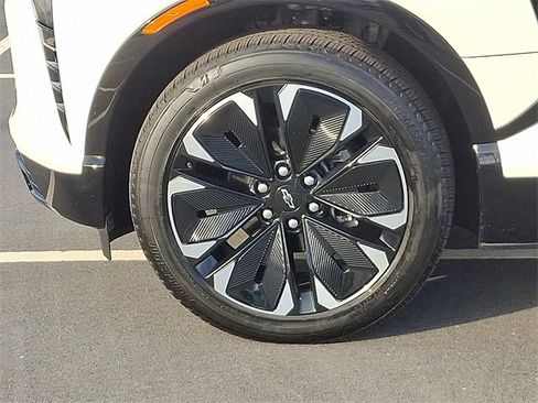 Used 2024 Chevrolet Blazer EV RS image 8