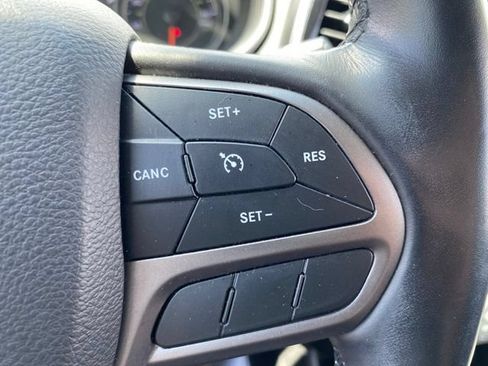 Used 2019 Jeep Cherokee Limited AWD/4WD image 7