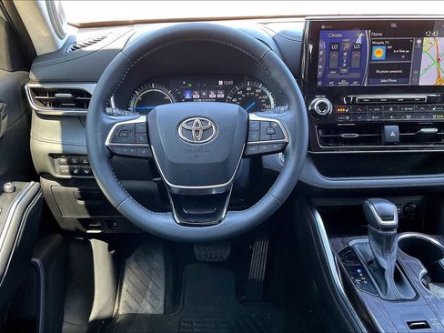 Used 2021 Toyota Highlander Limited image 14