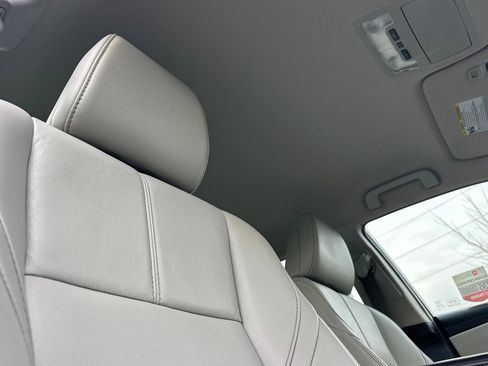 Used 2016 Toyota Avalon XLE image 16