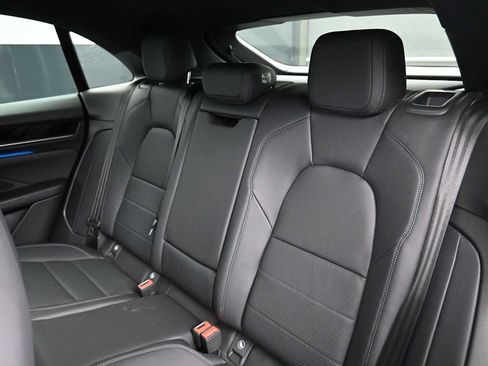 Certified 2025 Porsche Macan Electric RWD image 17