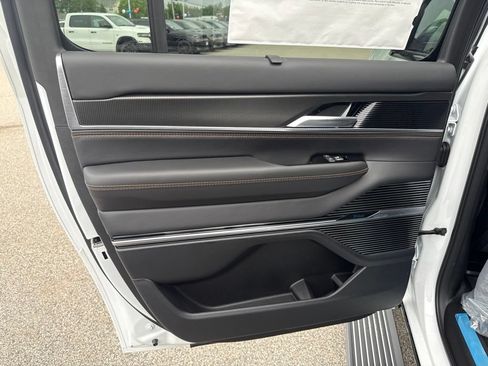 New 2026 Jeep Grand Wagoneer L Summit AWD/4WD image 27