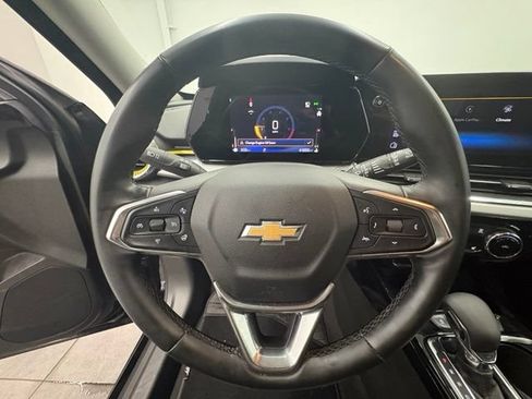 Used 2025 Chevrolet Trax LT w/ Driver Confidence Package FWD image 19