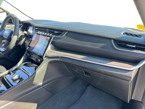 Certified 2023 Jeep Grand Cherokee Limited w/ Black Appearance Package image 20