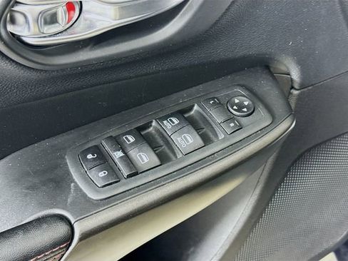 Used 2020 Jeep Cherokee Trailhawk w/ Technology Group image 17