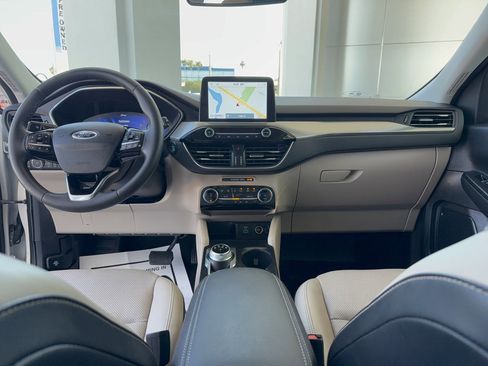 Certified 2022 Ford Escape Titanium AWD/4WD image 28