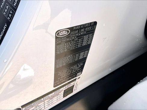 Used 2025 Land Rover Discovery Dynamic SE AWD/4WD image 32