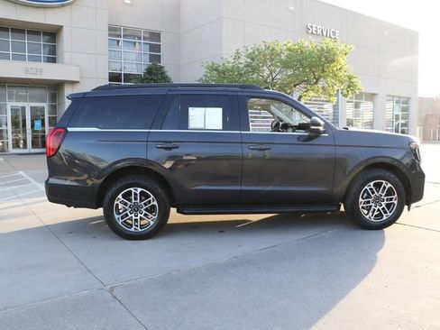Used 2025 Ford Expedition Active AWD/4WD image 7