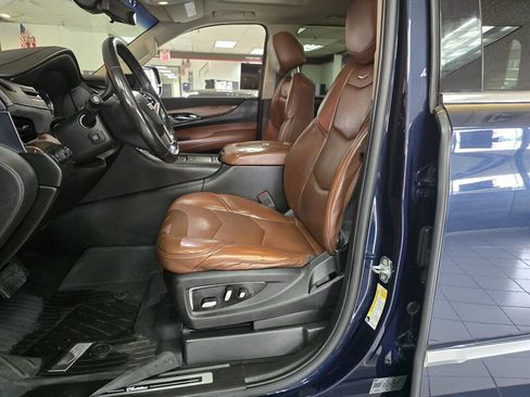 Used 2018 Cadillac Escalade Premium Luxury AWD/4WD image 9