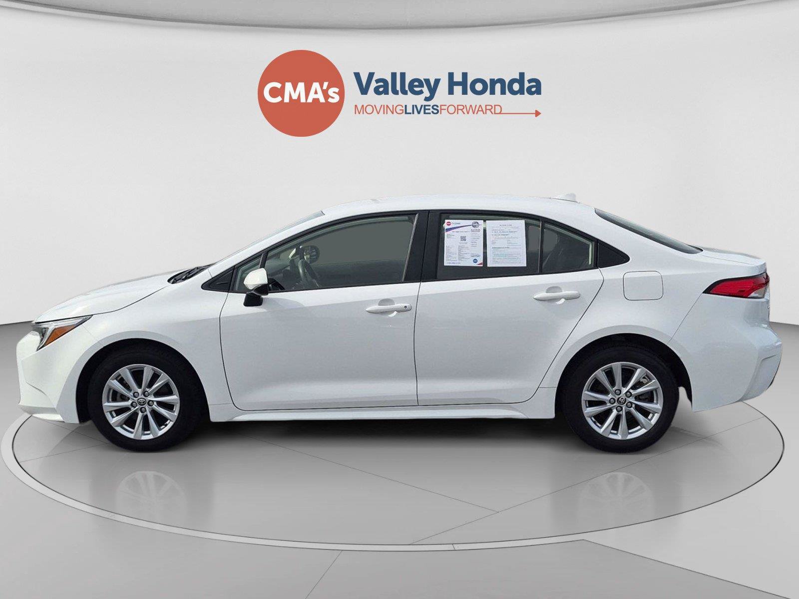 Used 2024 Toyota Corolla LE w/ LE Convenience Package FWD image 2
