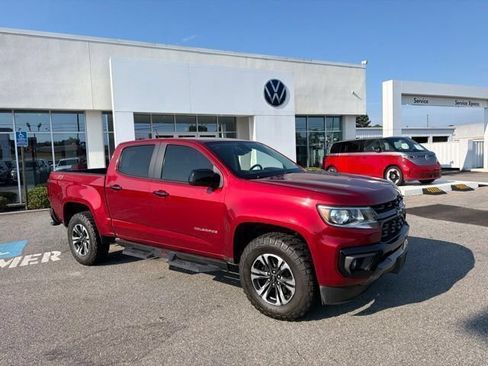 Used 2022 Chevrolet Colorado Z71 w/ Safety Package AWD/4WD image 2