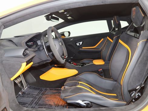 Used 2023 Lamborghini Huracan Tecnica image 11