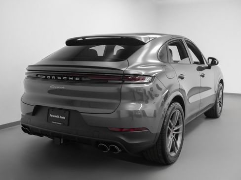 Certified 2025 Porsche Cayenne Coupe image 12