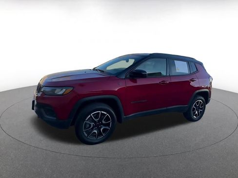 Used 2025 Jeep Compass Trailhawk image 4