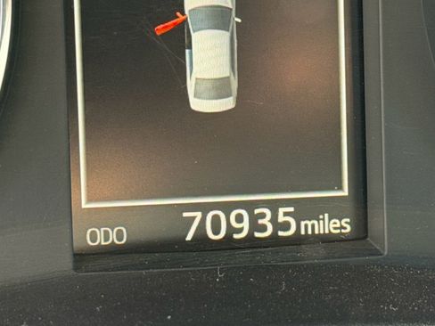 Used 2019 Toyota Corolla SE w/ Carpet Mat Package (TMS) FWD image 9