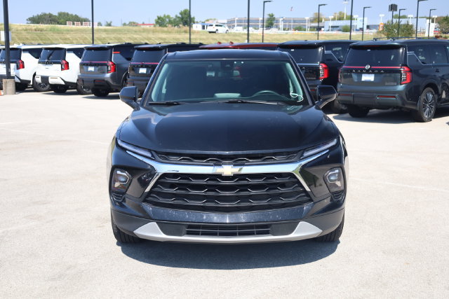 Used 2025 Chevrolet Blazer LT FWD image 3