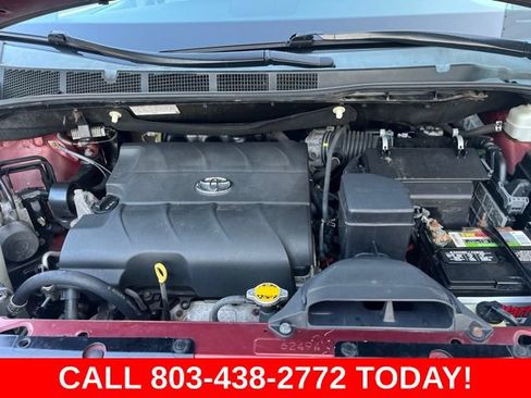 Used 2014 Toyota Sienna LE FWD image 32