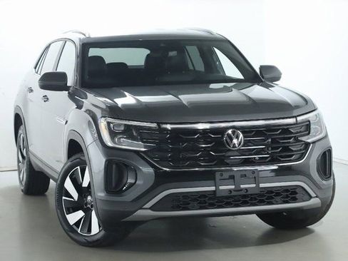 Used 2024 Volkswagen Atlas Cross Sport SE AWD/4WD image 2