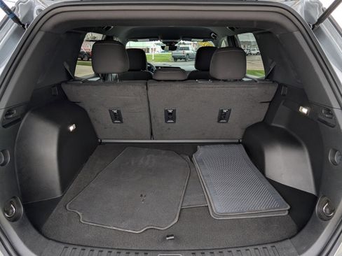 Used 2025 Chevrolet Equinox LT w/ Safety and Technology Package AWD/4WD image 4
