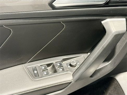 Used 2023 Volkswagen Tiguan SE R-Line image 13