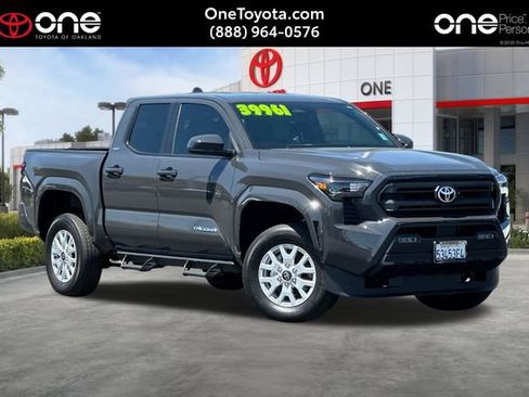 Used 2025 Toyota Tacoma SR5 AWD/4WD image 1