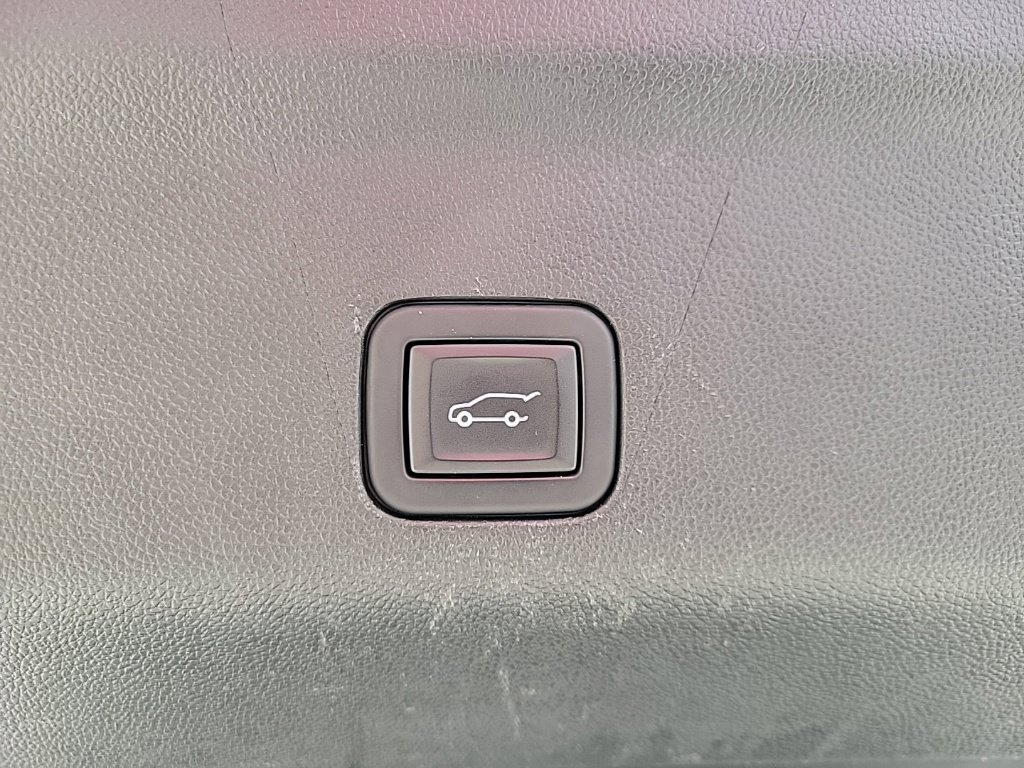 Used 2023 Chevrolet Suburban RST AWD/4WD image 19