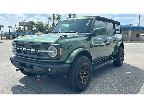 Used 2023 Ford Bronco Outer Banks AWD/4WD image 2