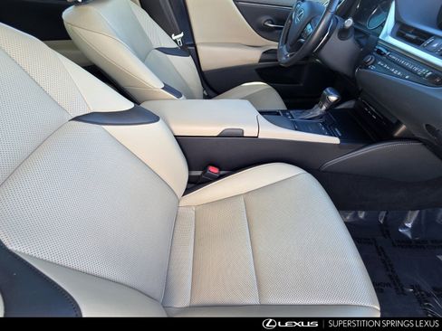 Certified 2019 Lexus ES 300h w/ Accessory Package image 33