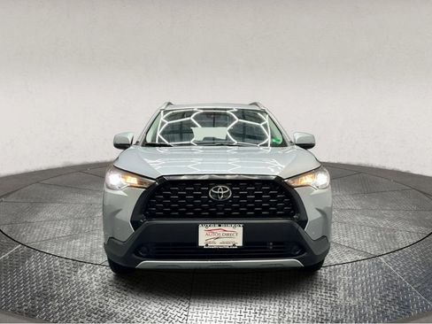 Used 2022 Toyota Corolla Cross LE image 3