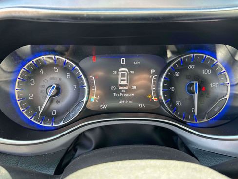 Used 2025 Chrysler Pacifica Limited FWD image 24