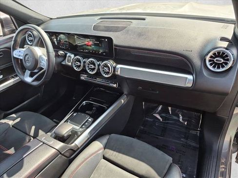 Used 2021 Mercedes-Benz GLB 250 4MATIC image 25