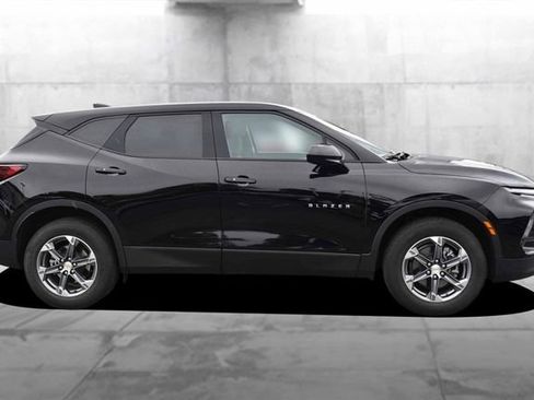 Used 2025 Chevrolet Blazer LT AWD/4WD image 5