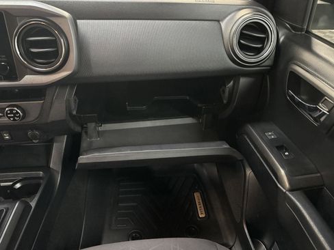 Used 2017 Toyota Tacoma TRD Sport image 28