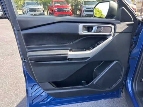 Used 2022 Ford Explorer XLT w/ Equipment Group 202A image 12