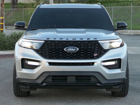 Used 2020 Ford Explorer ST w/ Premium Technology Package image 8