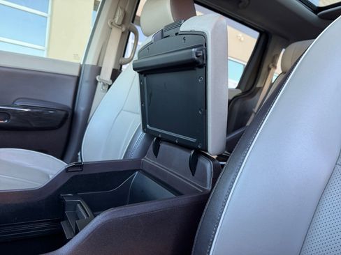 Used 2016 Kia Sedona SX Limited image 15