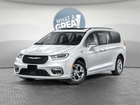 New 2023 Chrysler Pacifica Limited w/ Uconnect Theater Family Group image 4