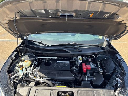 Used 2025 Nissan Rogue SV FWD image 29